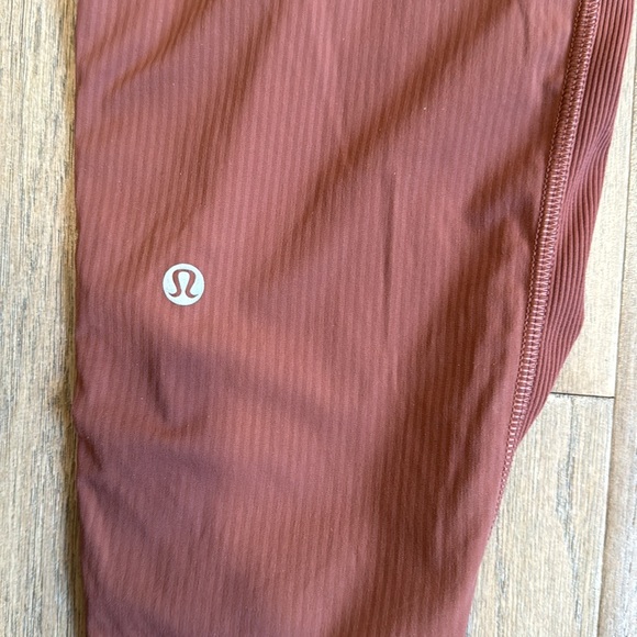 EUC Lululemon Dance Studio Crop *25" Red Dust Size 2 - Picture 11 of 13